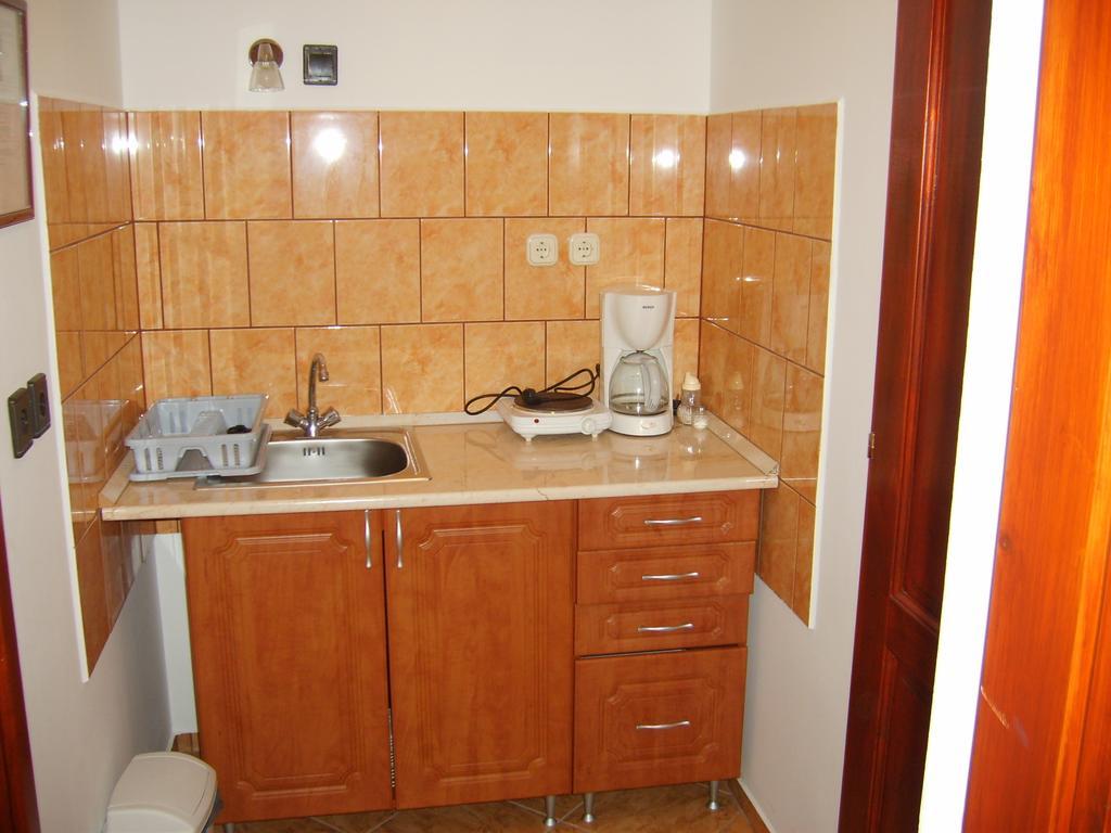 Szuts Panzio Bed & Breakfast Fertorakos Room photo