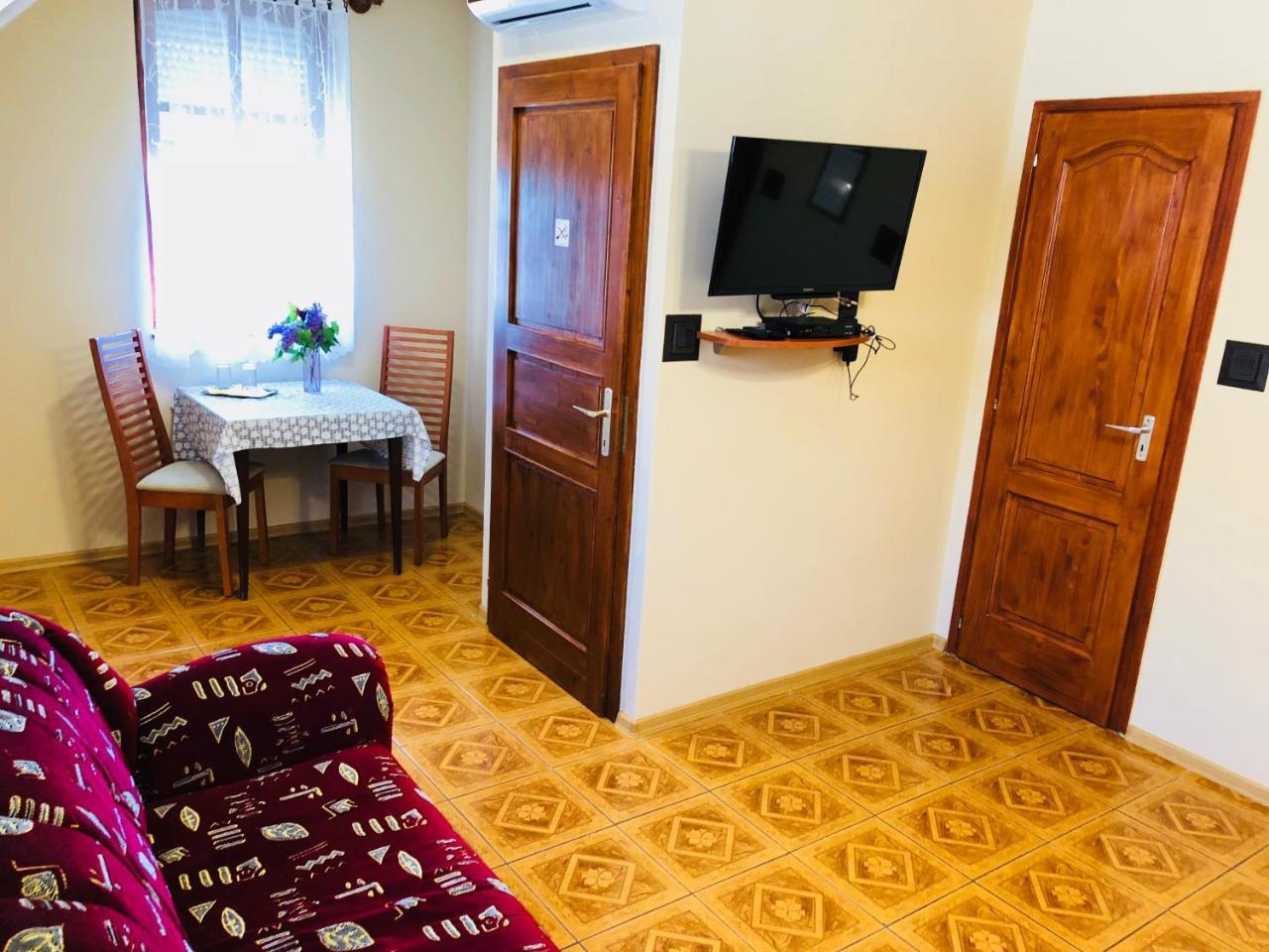 Szuts Panzio Bed & Breakfast Fertorakos Exterior photo