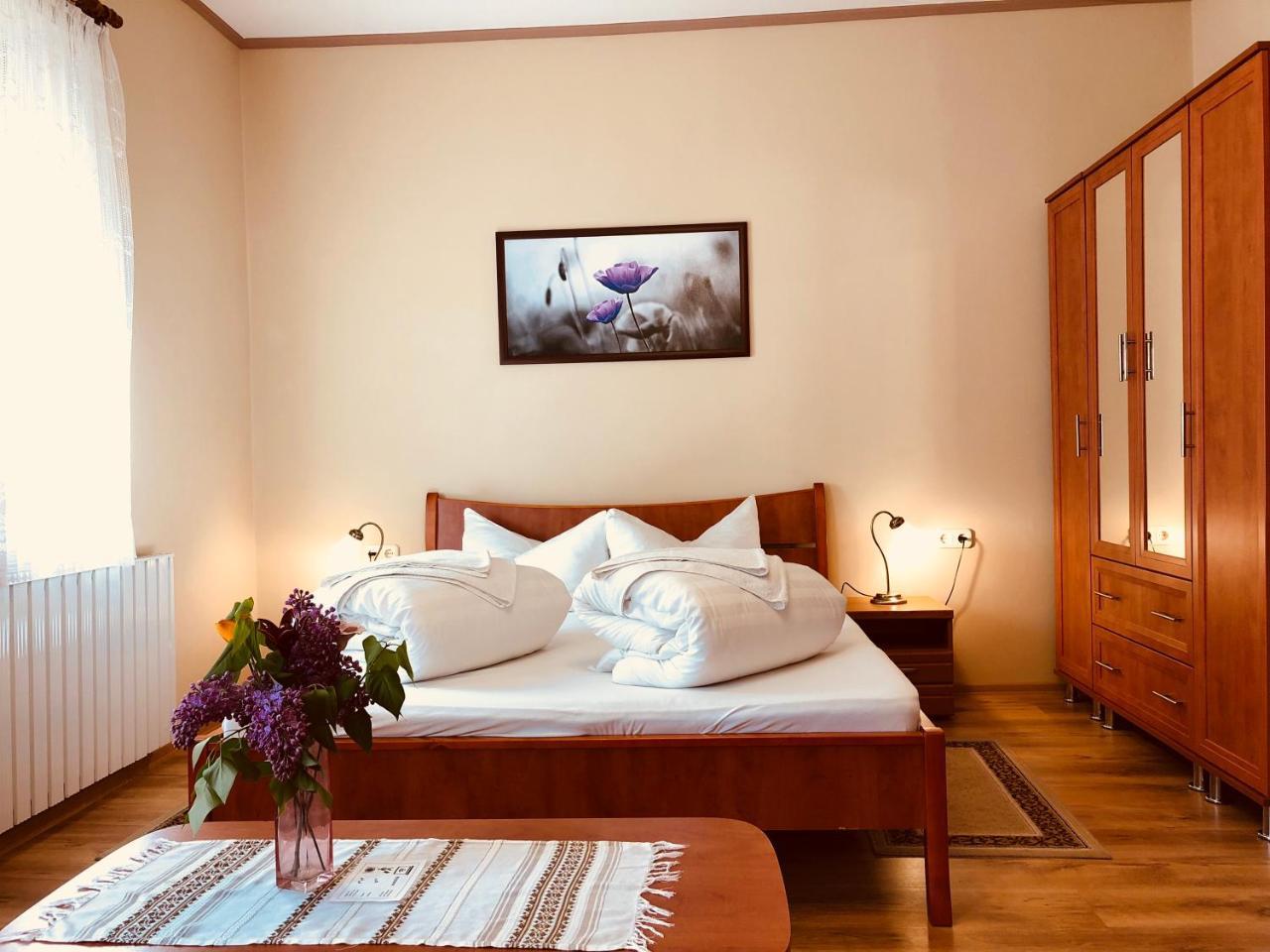Szuts Panzio Bed & Breakfast Fertorakos Exterior photo