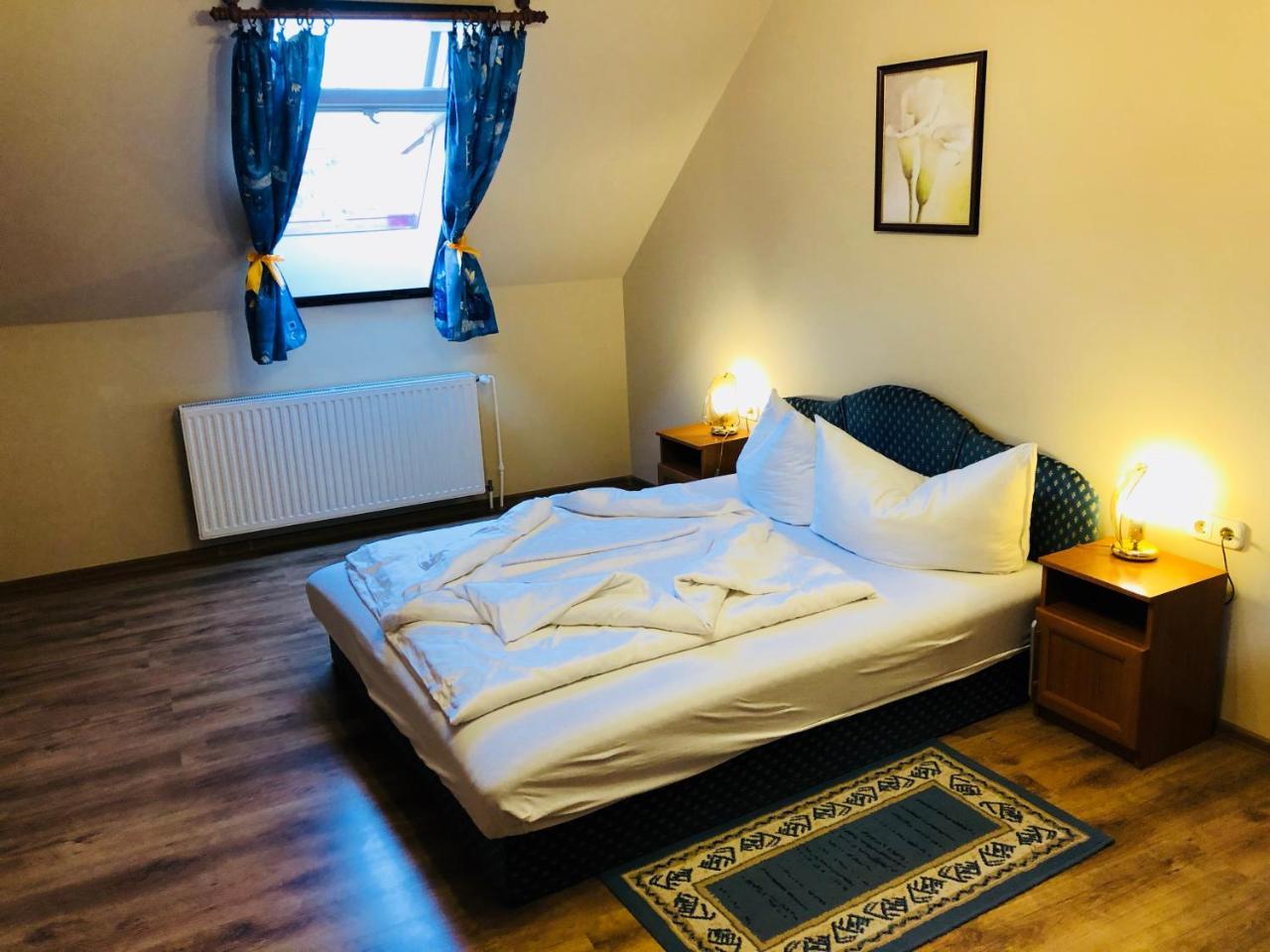 Szuts Panzio Bed & Breakfast Fertorakos Exterior photo