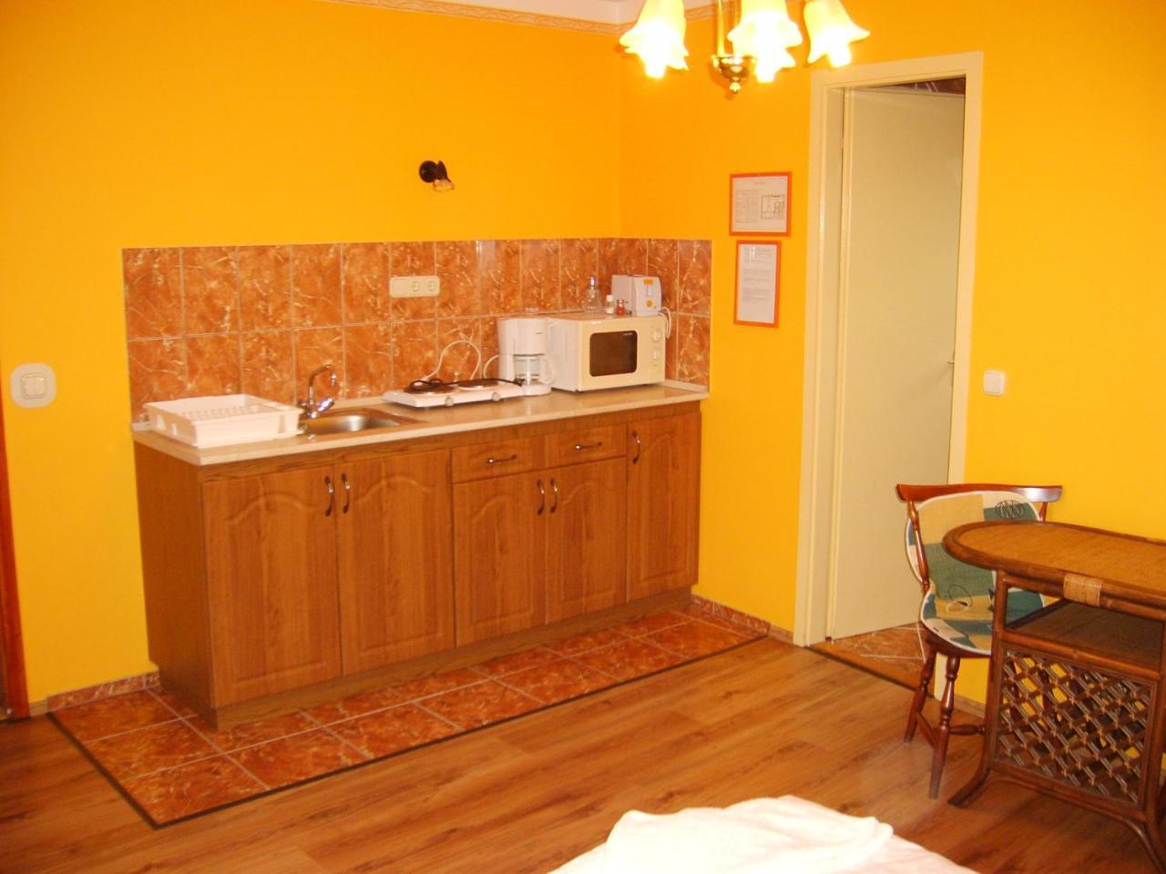 Szuts Panzio Bed & Breakfast Fertorakos Room photo